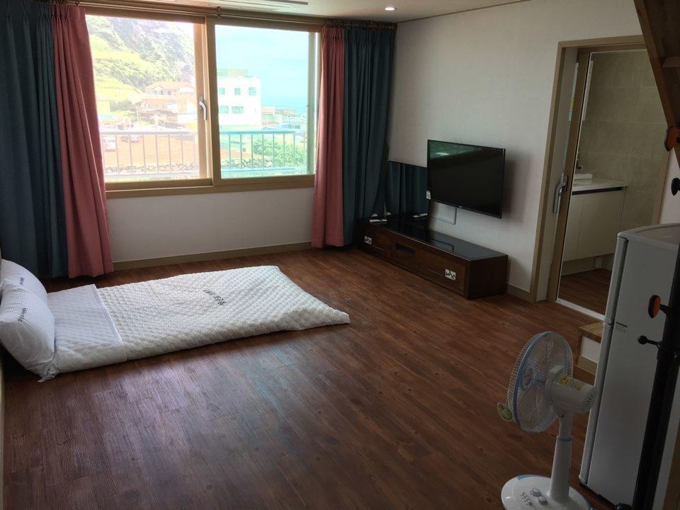 Seongsanpo Love Pension Сеогвипо Екстериор снимка