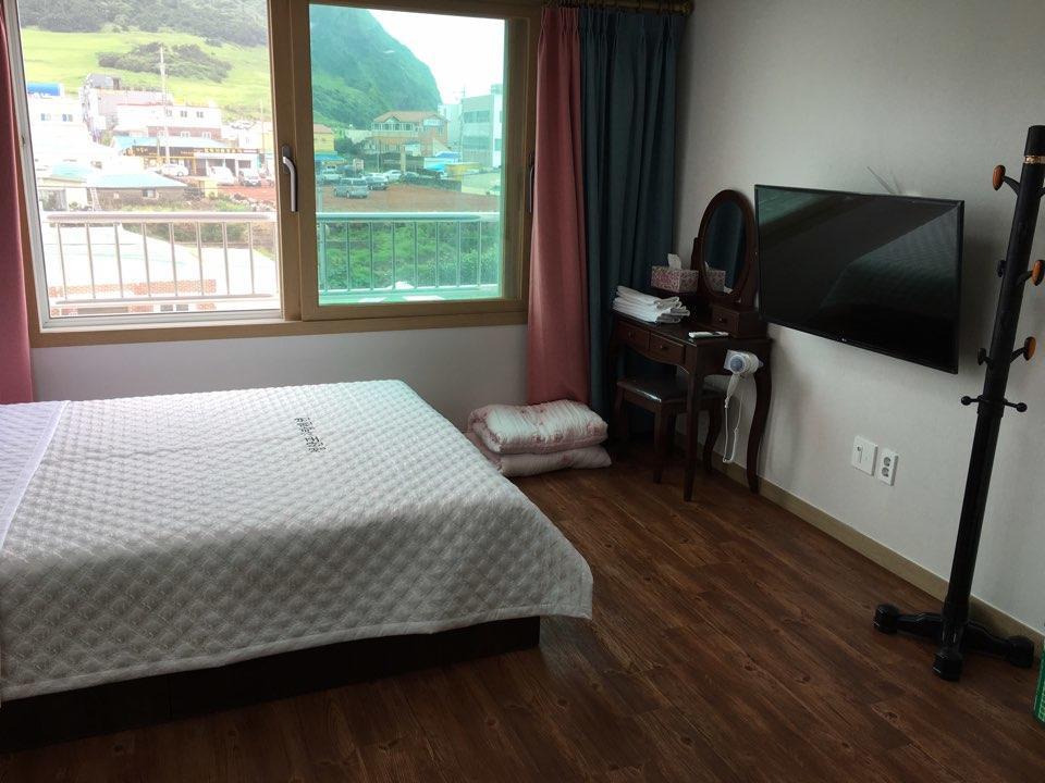 Seongsanpo Love Pension Сеогвипо Екстериор снимка